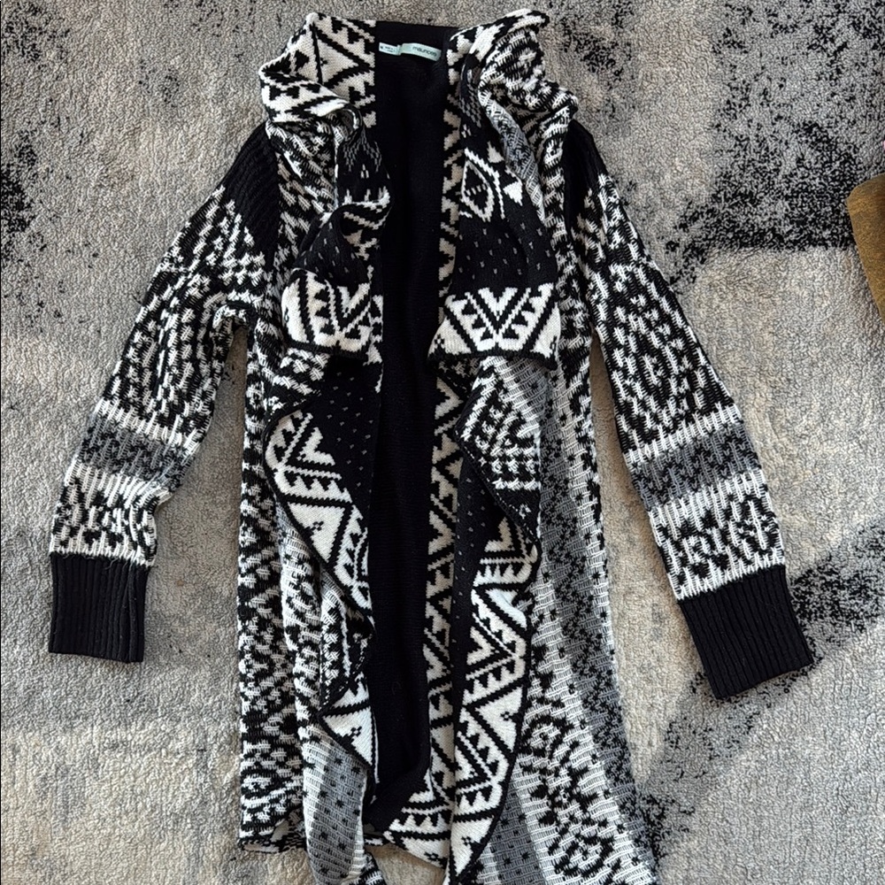 Black and White Patterned Women's Sweater